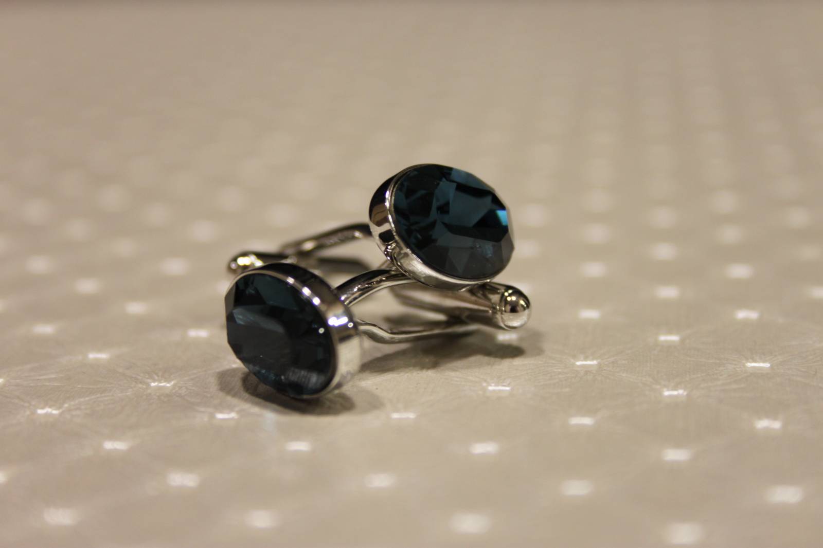 Vente d'accessoires de cérémonie pour le marié près de Nice Côte d'Azur