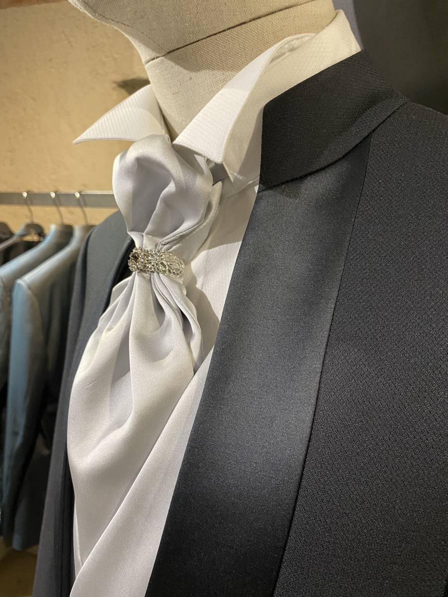 choisir son costume de marié col mao noir sur Marseille près aubagne 