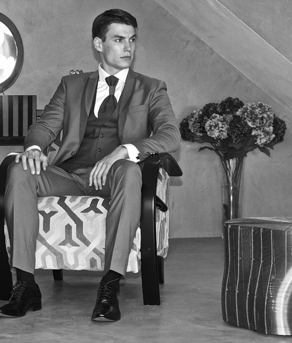 Costume moderne italien Petrelli pour le marié à Marseille 13