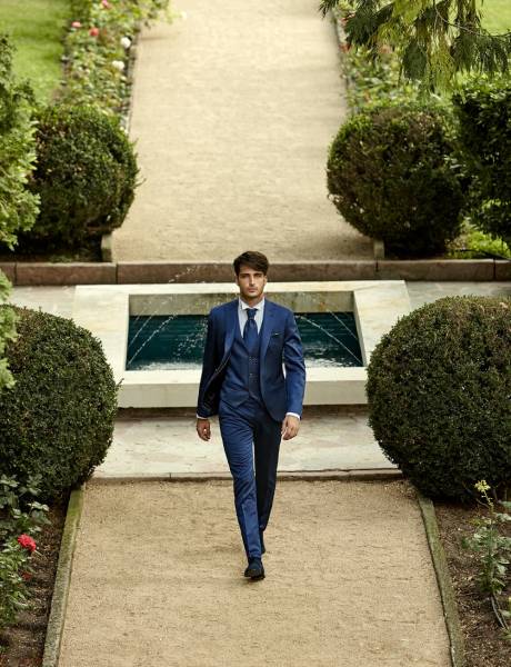 costume de mariage bleu sur marseille rue de rome