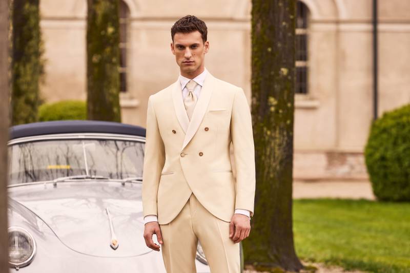 COSTUME DE MARIAGE SMOKING BEIGE CROISÉ COL CHALE SUR MARSEILLE 