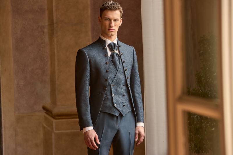 COSTUME DE MARIAGE NOIR COL MAO AVEC ARABESQUE SUR MARSEILLE