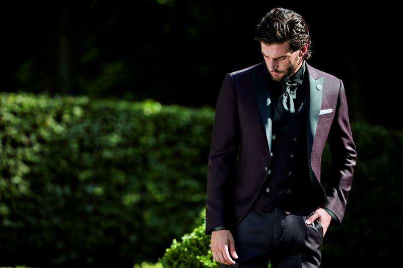 Marseille provence Costume de marié smoking bordeaux et noir Marseille