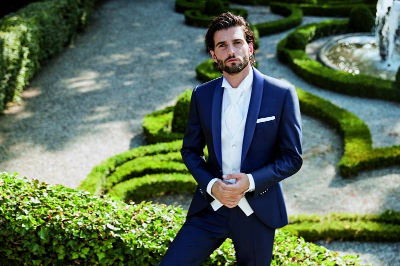 costume de mariage smoking bleu marine sur Marseille proche de Toulon dans le var 