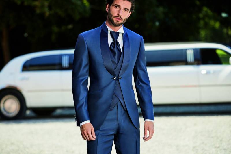 SMOKING BLEU COL MAO EN SATIN SUR MARSEILLE PROVENCE SUD