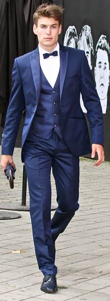 COSTUME CINTRE AVEC NOEUD PAPILLON MARIAGE RUE DE ROME MARSEILLE 13006